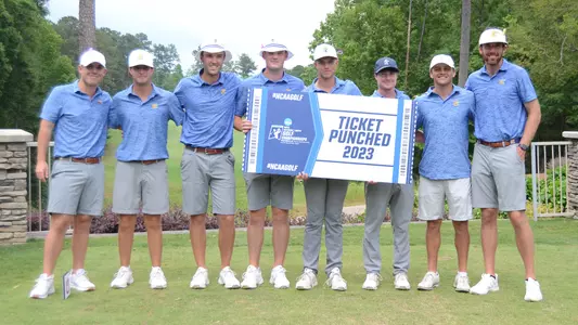 Golf team shot with ticket punched to NCAA Finals sign