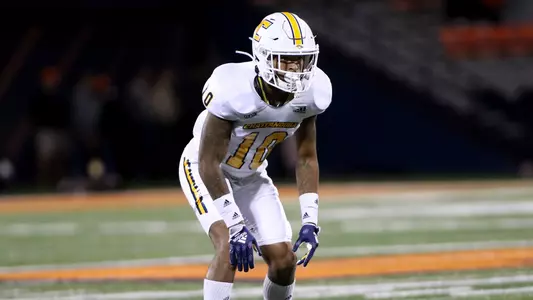Cardavion Myers lines up in coverage pre-snap at Illinois