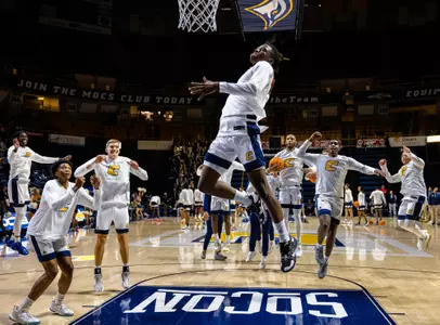 Johnny Taylor Jr. dunking pregame with his teammates versus Murray State