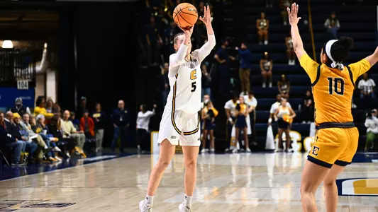 Sigrun Olafsdottir makes one of her career-high 4 threes in the win over ETSU.