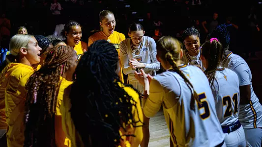 WBB team huddle