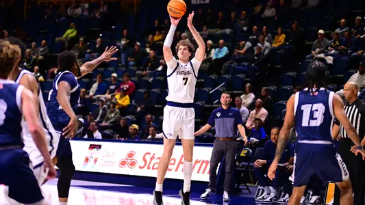 Men’s Basketball Wins Third-Straight, Defeats NAIA Johnson (TN) 72-52 Image