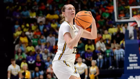 Karsen Murphy readies to fire 1 of her 5 made 3's against Lipscomb