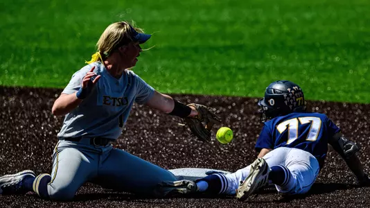 Camryn Cernuto steals second