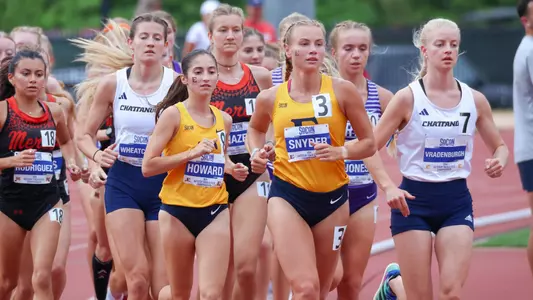 Maddie Wheatcroft and Kathryn Vradenburgh 5000m
