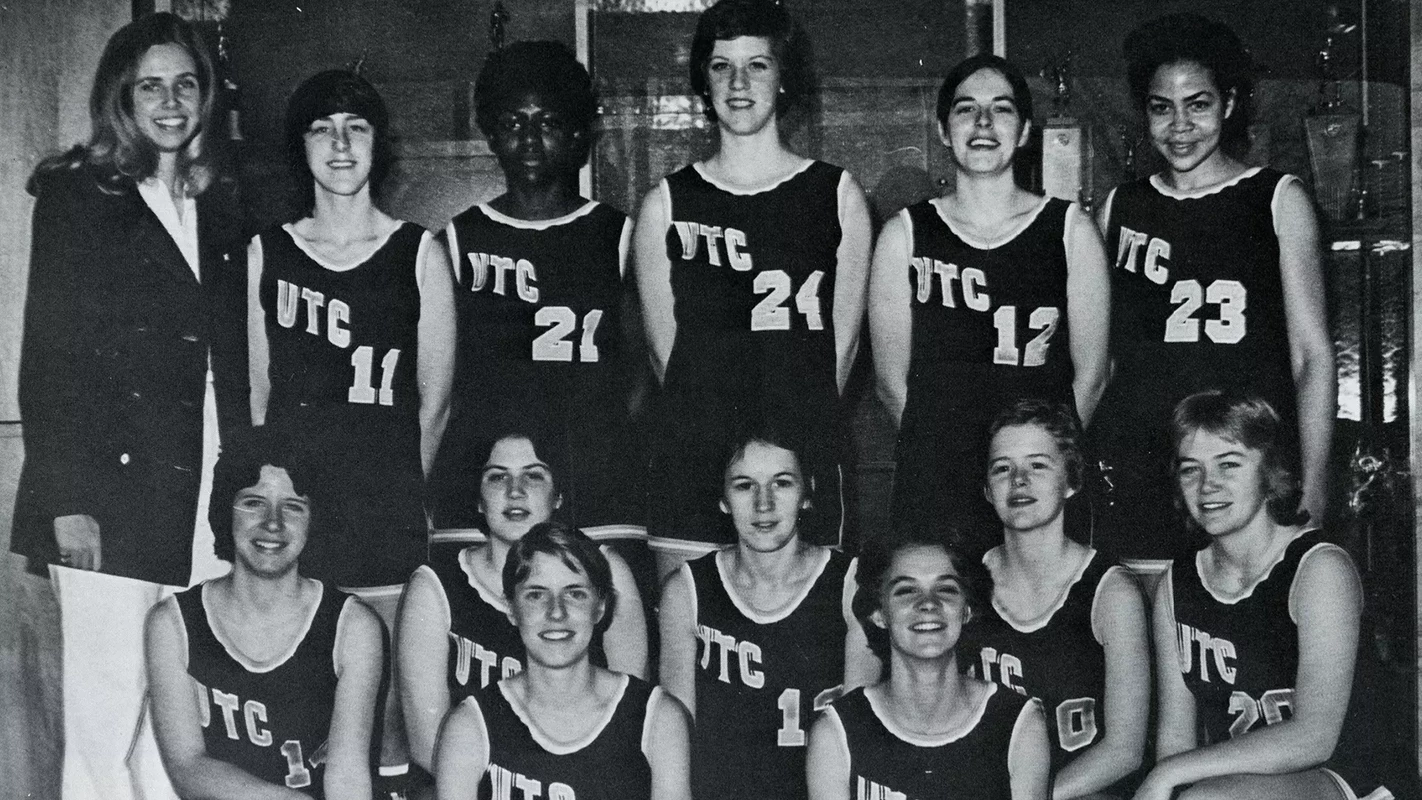 WBB 1976-77 Team Photo