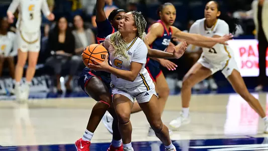 Caia Elisaldez drives past Samford defense for easy layup