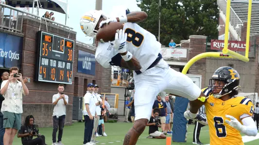 Jamarii Robinson makes the game-winning catch against ETSU capping a 17-point 4th quarter comeback