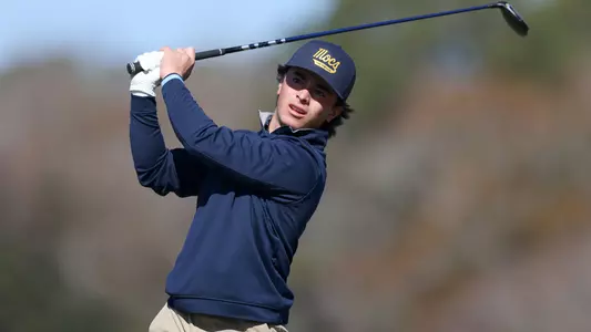 Aidan Cohl tracks his approach to the green in Charleston