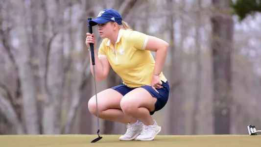 Kera Healey reads the green on day two of the Chattanooga Classic