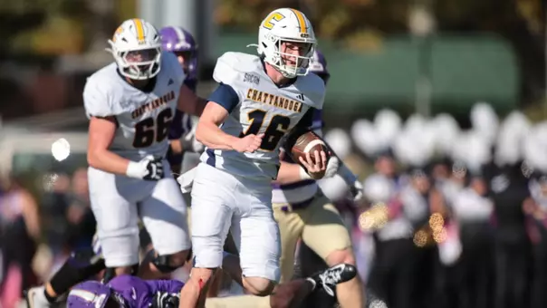 Battle Alberson runs away from the Western Carolina defense.