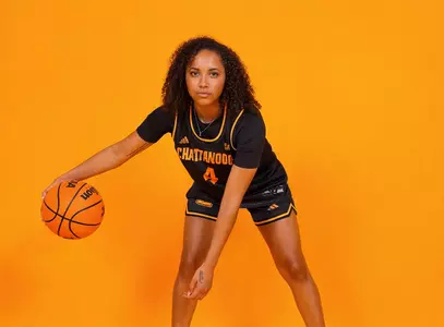 Caelan Ellis taking a photoshoot on her visit to campus