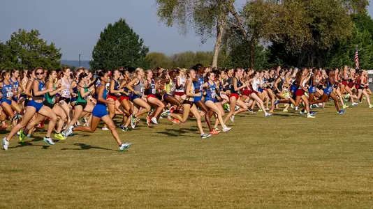 The start of the women's race at the southern showcase, showing a large number of runners at the start.