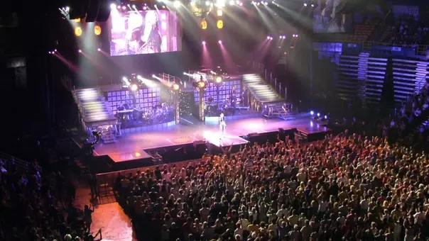 Cher performs for a packed Roundhouse crowd in 2004