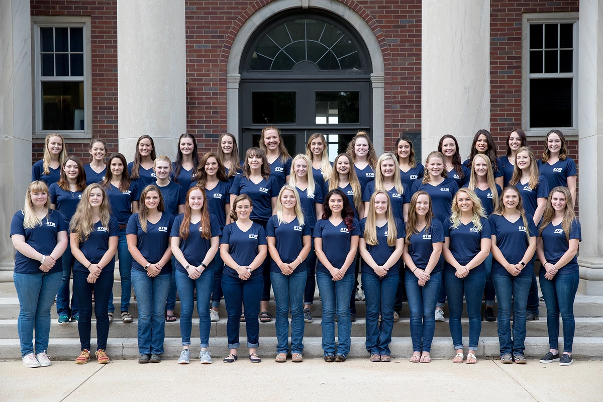2017-18_Equestrian_Team_Photo