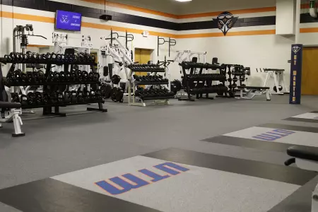 Fieldhouse Weight Room - Photo 4