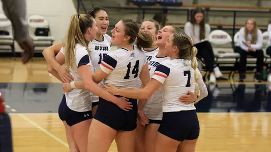 huddle_celebration_300