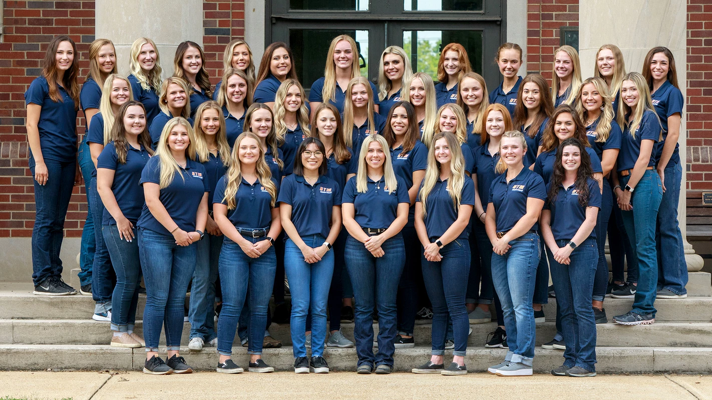 2021-22_equestrian_team_photo_Sidearm