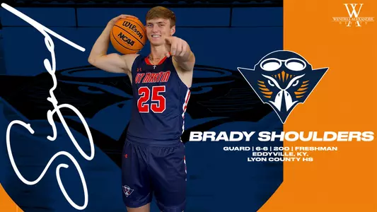 brady_shoulders_signing