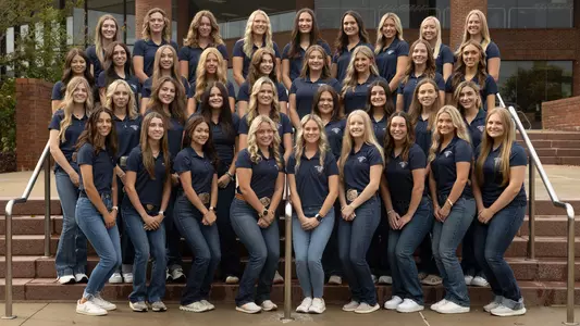 2024-25_equestrian_team_photo_Sidearm