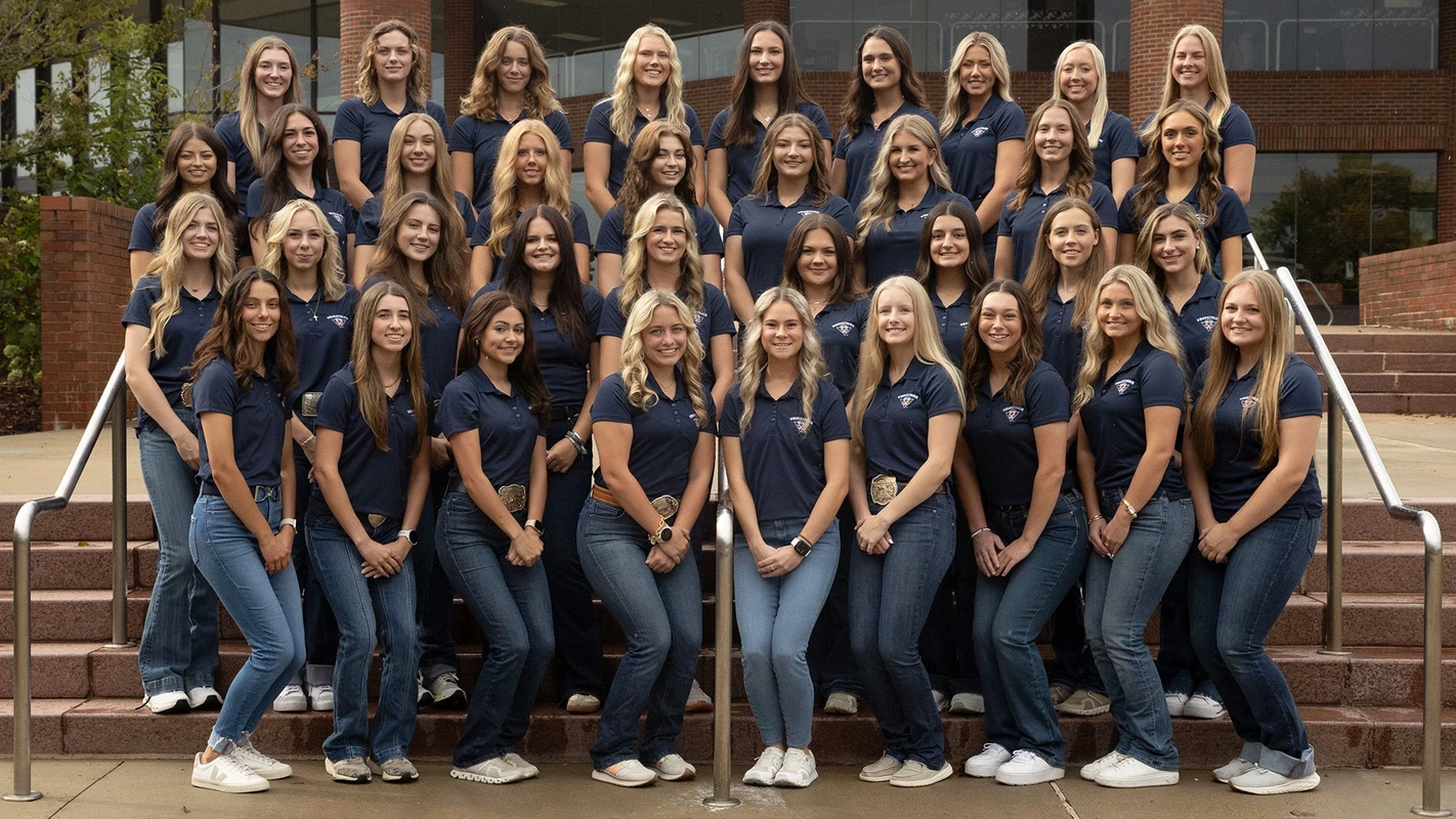 2024-25_equestrian_team_photo_Sidearm
