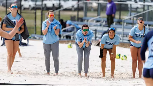 beach_generic_cheering_Sidearm