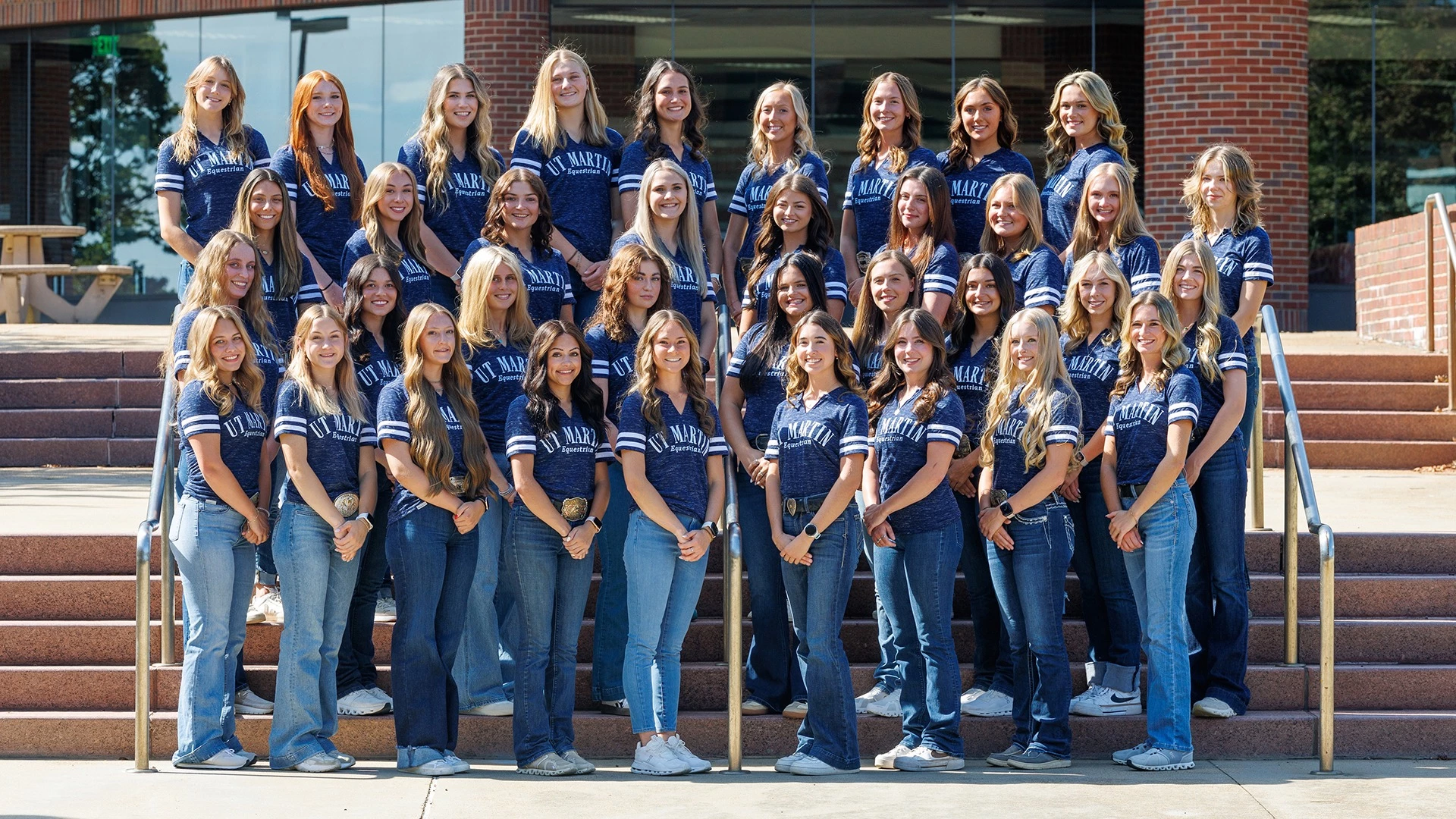 2025-26_equestrian_team_photo_Sidearm