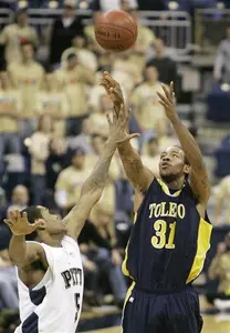 Toledo's Tyrone Kent, right, shoots over