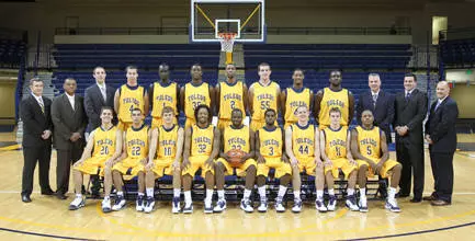 2010-11 Men's Basketball Team Photo