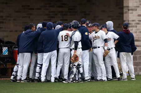 Team Huddle vs. Akron (1)
