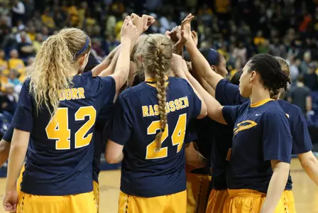 Team Huddle vs. BGSU (1)