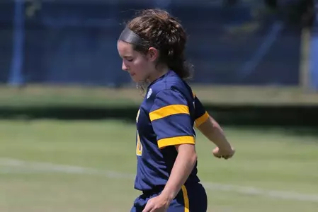 kelsey kraft pose action 2