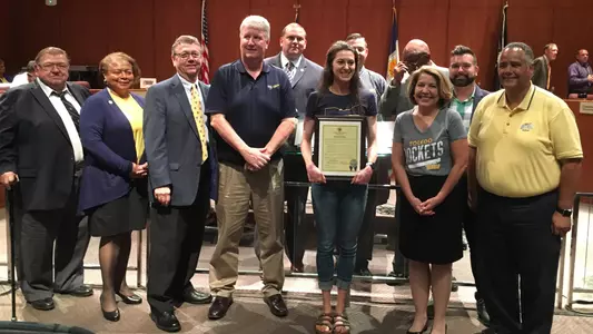 Noe receives resolution from Toledo City Council