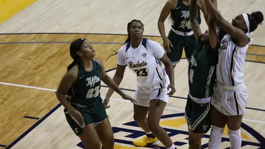 T. Beacham vs. Tiffin (4)