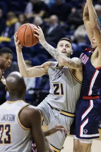 Dylan Alderson vs Howard