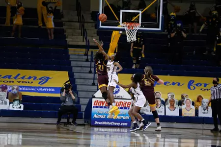 Halle Idowu Defense vs Central Michigan
