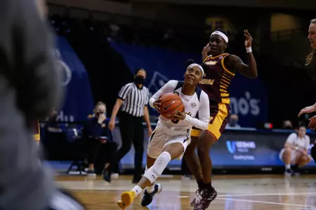 Quinesha Lockett Drives to Basket vs Central Michigan