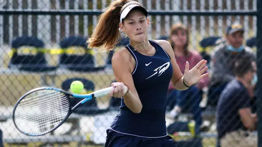 Julia Kuszynski vs. Oakland