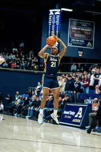 Dente Maddox at Akron Jump Shot