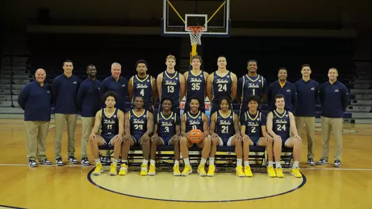 Men's Basketball Team Photo