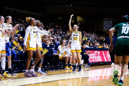 Bench celebration vs .EMU
