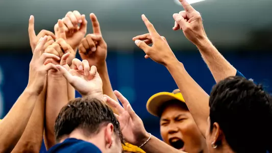 MT huddle at NCAA Tournament