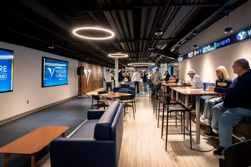 Venture Courtside Club