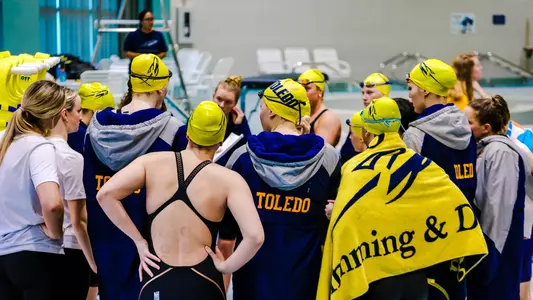 Women's Swim and Dive Huddle