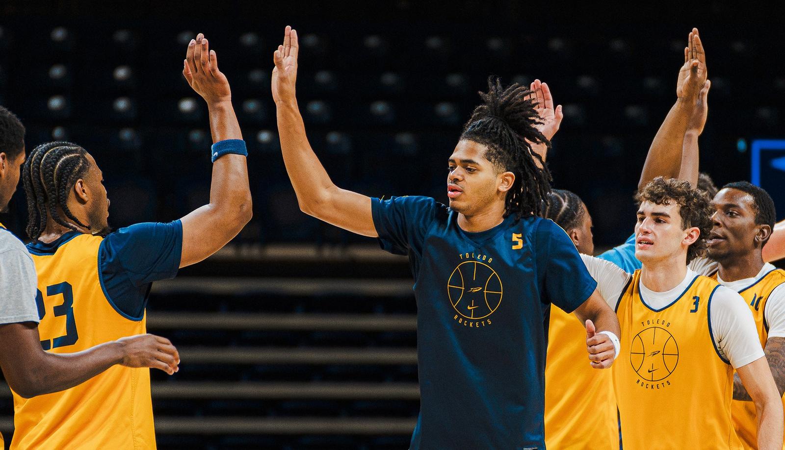Mynor Strong high five
