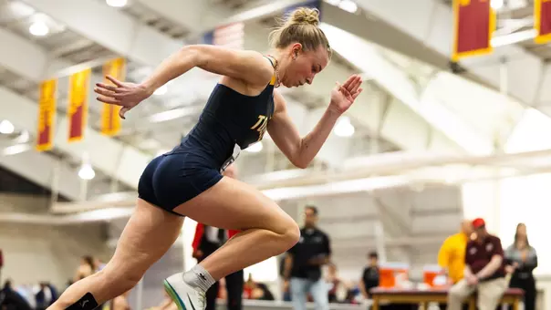 Sydney Stepanovich running at the MAC Indoor Track & Field Championships
