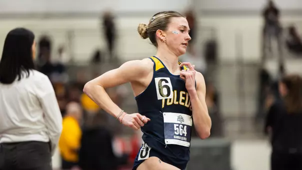 Hannah Ielfield running at the 2026 MAC Indoor Track & Field Championships