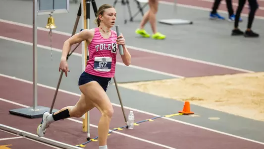Sydney Stepanovich running with a baton at the 2026 MAC Indoor Track & Field Championships