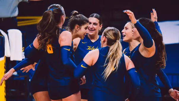 Toledo volleyball in a huddle after a point