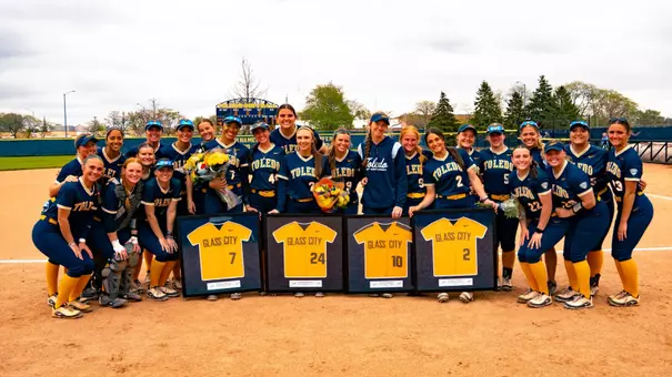 Toledo Softball Team photo with seniors